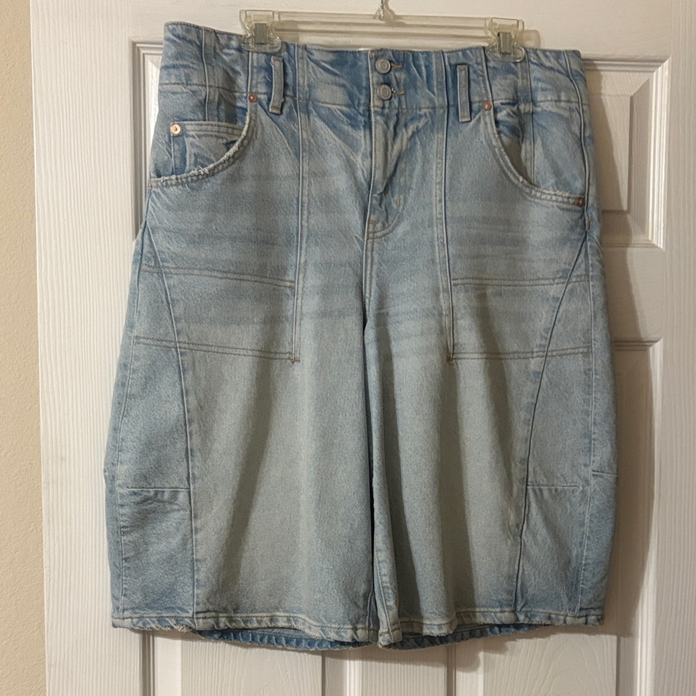 We The Free Extreme Measures Denim Shorts Size 31 Low Rise Barrel Shorts